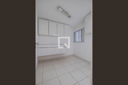 Casa para alugar com 217m², 3 quartos e 2 vagas Casa para alugar com 217m², 3 quartos e 2 vagasÁrea de Serviço - Quarto
