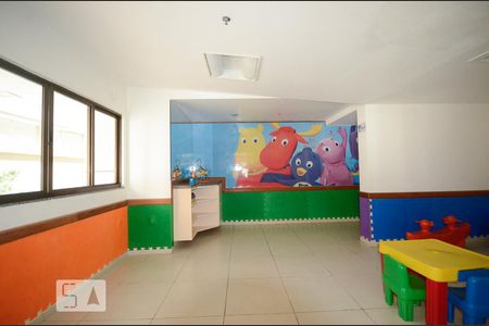 Apartamento à venda com 80m², 2 quartos e 1 vagaÁrea comum