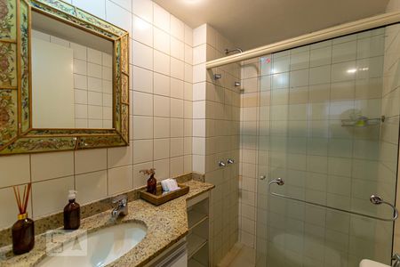 Banheiro da Suíte de apartamento para alugar com 2 quartos, 68m² em Icaraí, Niterói