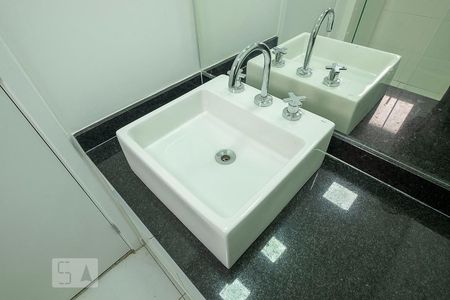 Apartamento para alugar com 60m², 2 quartos e 2 vagasSuíte - Banheiro