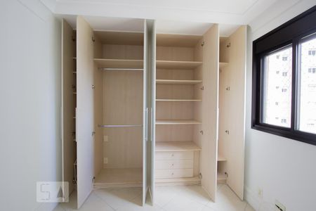 Apartamento à venda com 150m², 3 quartos e 2 vagasSuíte 2