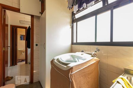 Apartamento à venda com 120m², 3 quartos e 2 vagas Apartamento à venda com 120m², 3 quartos e 2 vagasÁrea de Serviço