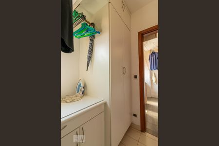 Apartamento à venda com 120m², 3 quartos e 2 vagas Apartamento à venda com 120m², 3 quartos e 2 vagasÁrea de Serviço