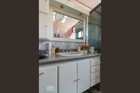 Apartamento à venda com 120m², 3 quartos e 2 vagas Apartamento à venda com 120m², 3 quartos e 2 vagasBanheiro da Suite