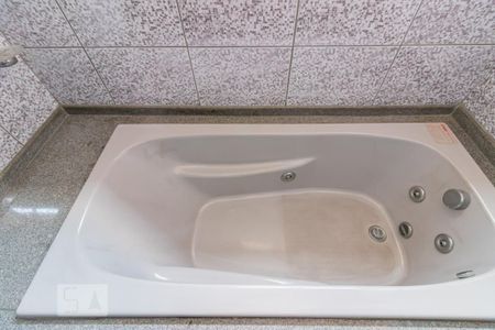 Apartamento à venda com 120m², 3 quartos e 2 vagas Apartamento à venda com 120m², 3 quartos e 2 vagasBanheiro da Suite