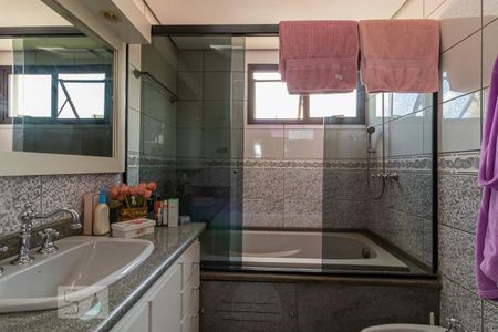 Apartamento à venda com 120m², 3 quartos e 2 vagas Apartamento à venda com 120m², 3 quartos e 2 vagasBanheiro da Suite