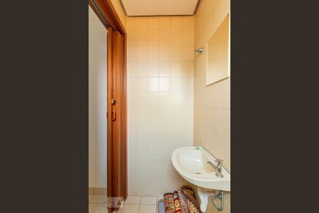 Apartamento à venda com 120m², 3 quartos e 2 vagas Apartamento à venda com 120m², 3 quartos e 2 vagasBanheiro de Serviço