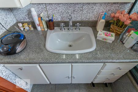 Apartamento à venda com 120m², 3 quartos e 2 vagas Apartamento à venda com 120m², 3 quartos e 2 vagasBanheiro da Suite