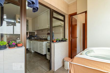 Apartamento à venda com 120m², 3 quartos e 2 vagas Apartamento à venda com 120m², 3 quartos e 2 vagasÁrea de Serviço