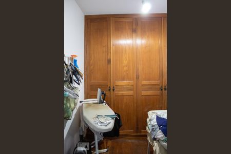 Apartamento à venda com 145m², 3 quartos e 2 vagas Apartamento à venda com 145m², 3 quartos e 2 vagasQuarto de serviço