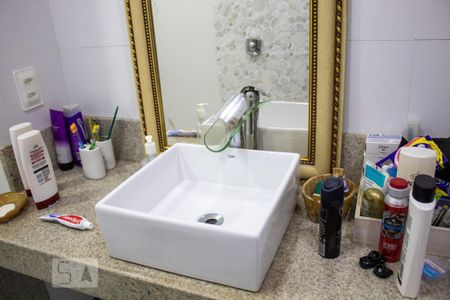 Apartamento à venda com 145m², 3 quartos e 2 vagas Apartamento à venda com 145m², 3 quartos e 2 vagasBanheiro social