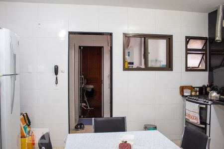 Apartamento à venda com 145m², 3 quartos e 2 vagas Apartamento à venda com 145m², 3 quartos e 2 vagasCozinha