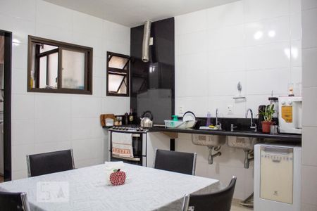 Apartamento à venda com 145m², 3 quartos e 2 vagas Apartamento à venda com 145m², 3 quartos e 2 vagasCozinha