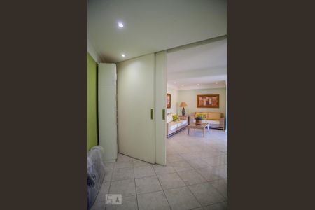 Apartamento à venda com 277m², 4 quartos e 2 vagas Apartamento à venda com 277m², 4 quartos e 2 vagasHome office