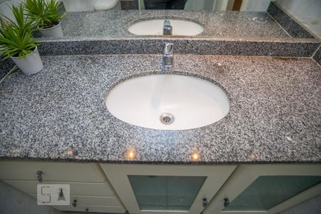 Apartamento à venda com 277m², 4 quartos e 2 vagas Apartamento à venda com 277m², 4 quartos e 2 vagasBanheiro da Suíte