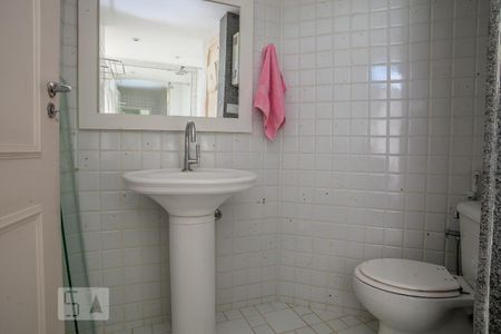 Apartamento à venda com 277m², 4 quartos e 2 vagas Apartamento à venda com 277m², 4 quartos e 2 vagasBanheiro da Suíte (Reversível)