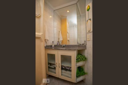 Apartamento à venda com 277m², 4 quartos e 2 vagas Apartamento à venda com 277m², 4 quartos e 2 vagasBanheiro dos Quartos