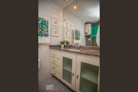 Apartamento à venda com 277m², 4 quartos e 2 vagas Apartamento à venda com 277m², 4 quartos e 2 vagasBanheiro da Suíte