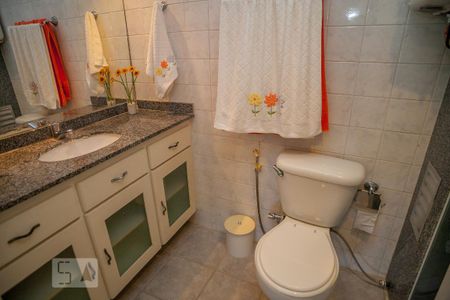 Apartamento à venda com 277m², 4 quartos e 2 vagas Apartamento à venda com 277m², 4 quartos e 2 vagasBanheiro Social