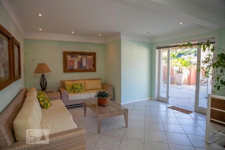 Apartamento à venda com 277m², 4 quartos e 2 vagas Apartamento à venda com 277m², 4 quartos e 2 vagasSala de Estar