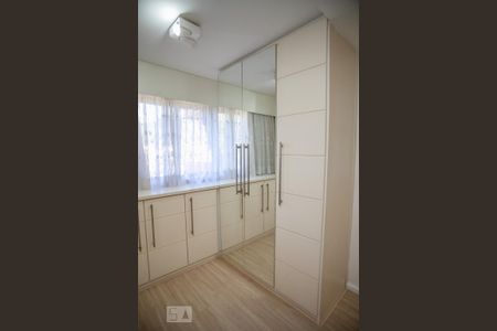 Apartamento à venda com 277m², 4 quartos e 2 vagas Apartamento à venda com 277m², 4 quartos e 2 vagasSuíte