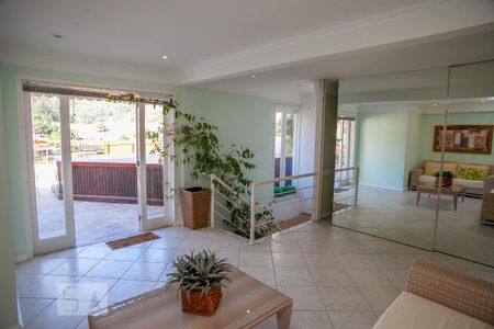 Apartamento à venda com 277m², 4 quartos e 2 vagas Apartamento à venda com 277m², 4 quartos e 2 vagasSala de Estar