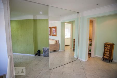 Apartamento à venda com 277m², 4 quartos e 2 vagas Apartamento à venda com 277m², 4 quartos e 2 vagasHome office