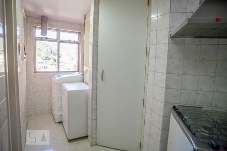 Apartamento à venda com 277m², 4 quartos e 2 vagas Apartamento à venda com 277m², 4 quartos e 2 vagasCozinha e Área de Serviço