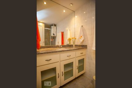 Apartamento à venda com 277m², 4 quartos e 2 vagas Apartamento à venda com 277m², 4 quartos e 2 vagasBanheiro Social