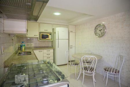 Apartamento à venda com 277m², 4 quartos e 2 vagas Apartamento à venda com 277m², 4 quartos e 2 vagasCozinha e Área de Serviço
