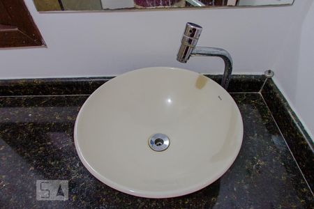 Casa de condomínio à venda com 60m², 2 quartos e sem vaga Casa de condomínio à venda com 60m², 2 quartos e sem vagaBanheiro Social