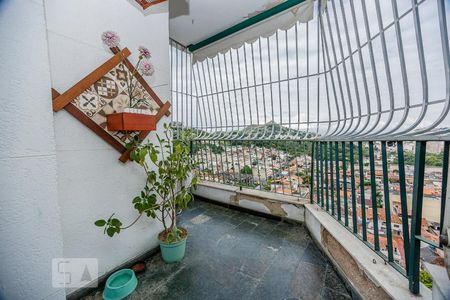 Apartamento à venda com 95m², 2 quartos e 1 vaga Apartamento à venda com 95m², 2 quartos e 1 vagaVaranda