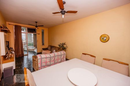 Apartamento à venda com 95m², 2 quartos e 1 vaga Apartamento à venda com 95m², 2 quartos e 1 vagaSala