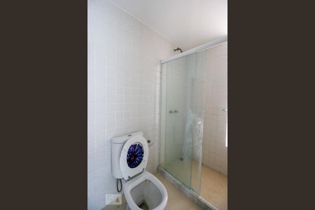 Casa de condomínio para alugar com 540m², 5 quartos e 5 vagasBanheiro externo