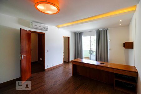 Casa de condomínio para alugar com 540m², 5 quartos e 5 vagasQuarto