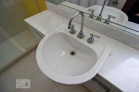 Casa de condomínio para alugar com 540m², 5 quartos e 5 vagasBanheiro