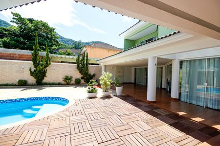 Casa de condomínio para alugar com 540m², 5 quartos e 5 vagasPiscina