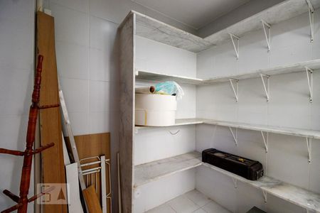 Casa de condomínio para alugar com 540m², 5 quartos e 5 vagasDespensa