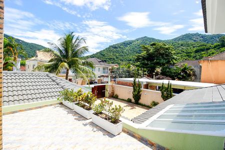 Casa de condomínio para alugar com 540m², 5 quartos e 5 vagasVista