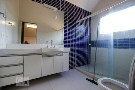 Casa de condomínio para alugar com 540m², 5 quartos e 5 vagasBanheiro