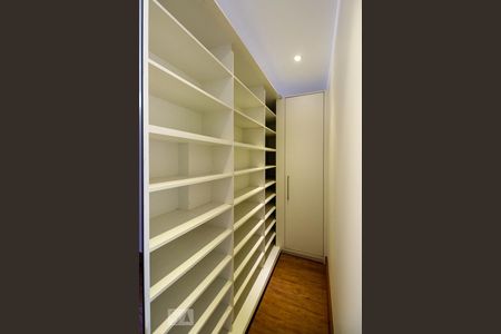 Casa de condomínio para alugar com 540m², 5 quartos e 5 vagasQuarto