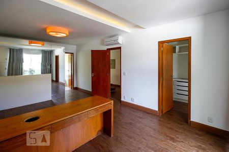 Casa de condomínio para alugar com 540m², 5 quartos e 5 vagasQuarto