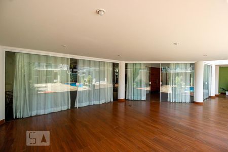 Casa de condomínio para alugar com 540m², 5 quartos e 5 vagasÁrea Externa