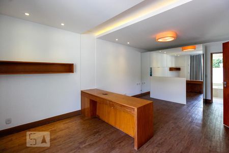 Casa de condomínio para alugar com 540m², 5 quartos e 5 vagasQuarto