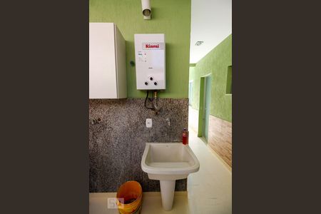 Casa de condomínio para alugar com 540m², 5 quartos e 5 vagasÁrea de Serviço