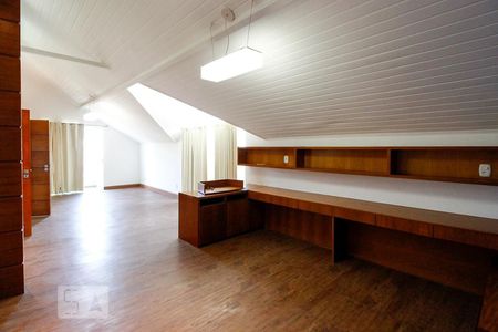 Casa de condomínio para alugar com 540m², 5 quartos e 5 vagasQuarto