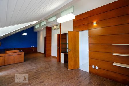 Casa de condomínio para alugar com 540m², 5 quartos e 5 vagasQuarto