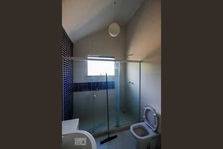 Casa de condomínio para alugar com 540m², 5 quartos e 5 vagasBanheiro