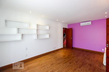 Casa de condomínio para alugar com 540m², 5 quartos e 5 vagasQuarto