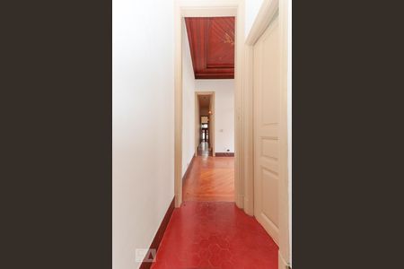 Casa à venda com 216m², 9 quartos e sem vaga Casa à venda com 216m², 9 quartos e sem vagaCorredor